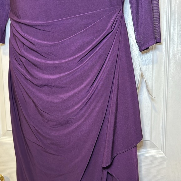 Alex Evenings Long Matte Jersey Special Occasion Dress Illusion Neckline Size 8 - Picture 8 of 16